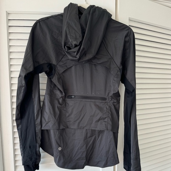 LuluLemon Black Athletic/Windbreaker - Picture 4 of 6